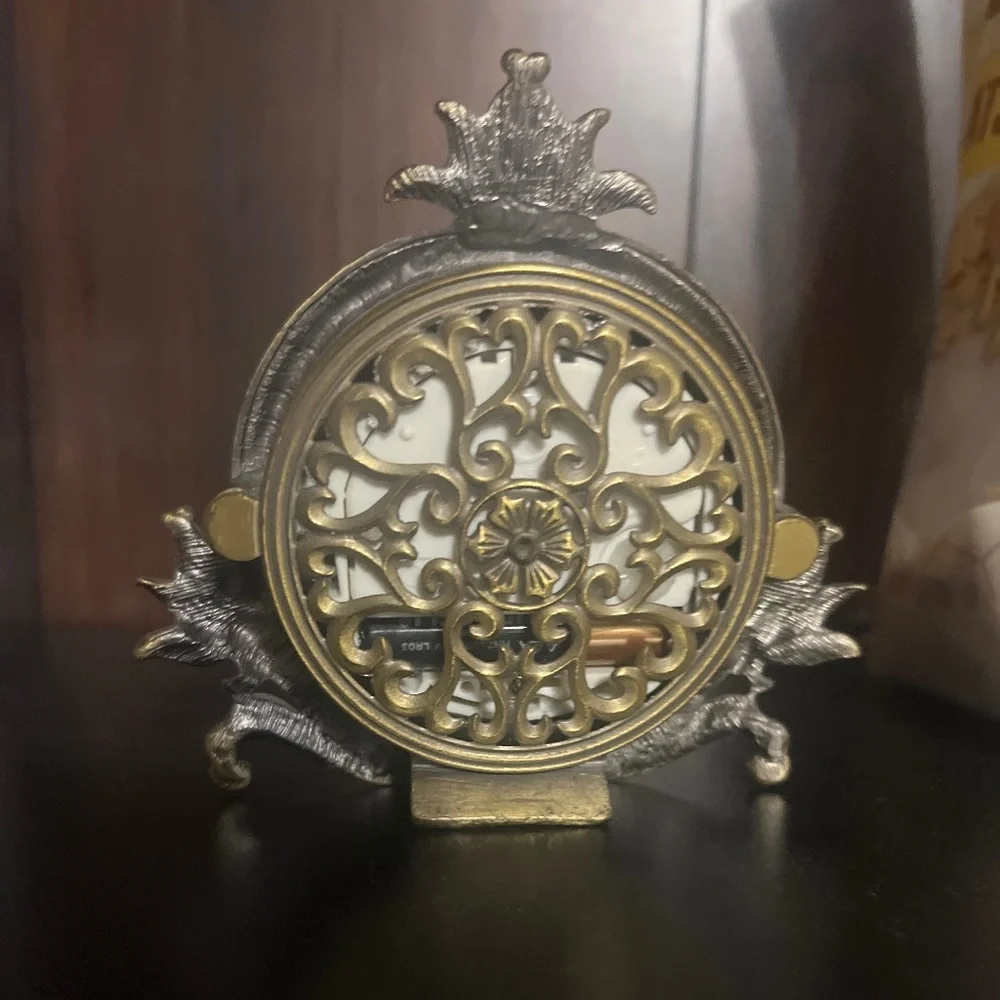 Quartz Clock - Picture 2 of 2